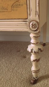 dresser leg